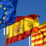 Drapeaux européen, espagnol, catalan