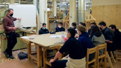 Phil-Oliver Ross et ses élèves de terminale Construction bois en classe au lycée P. Langevin. Janvier 2021. © Océanides.