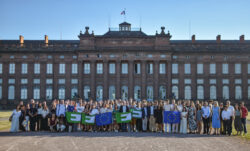 Photo de groupe des participants de la deuxième édition de l'Académie Louise Weiss